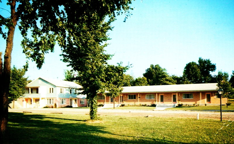 Motel Jackson - Vintage Postcard (newer photo)